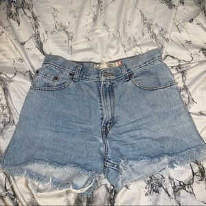 I am selling these cute high waisted levi’s shorts